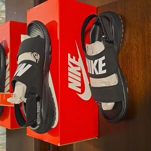 NWT- Nike Tanjun Sandal, Women's Size 10